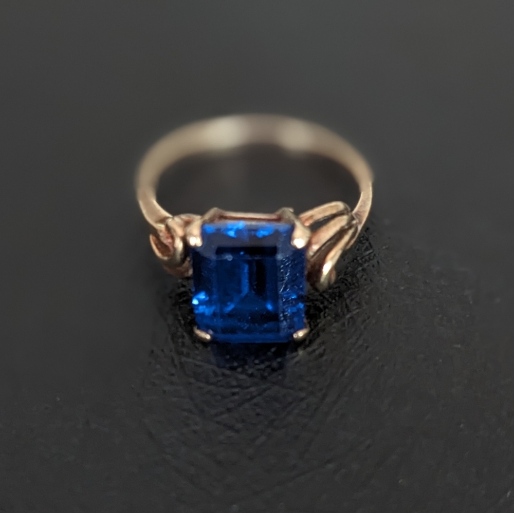 10K Blue Topaz Solid Gold Ring from Italy. Size 6